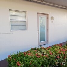 Building Photo - 5181 W Oakland Park Blvd