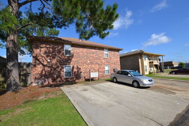 Foto del edificio - 2 bedroom, 2 bath apartments in Sherwood F...