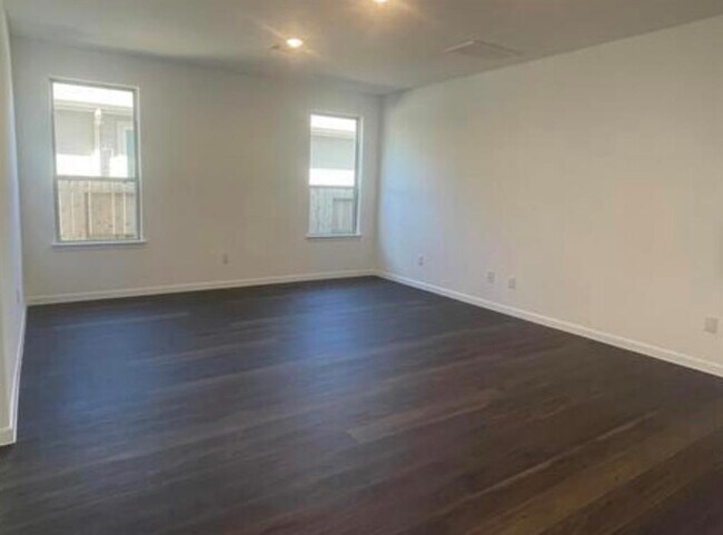 Building Photo - 10565 Pineland Dr