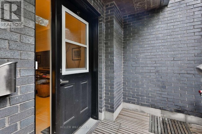 Building Photo - 267 Roxton Rd