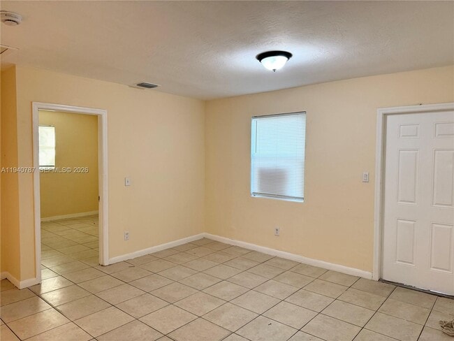 Foto del edificio - 1200 NW 9th St