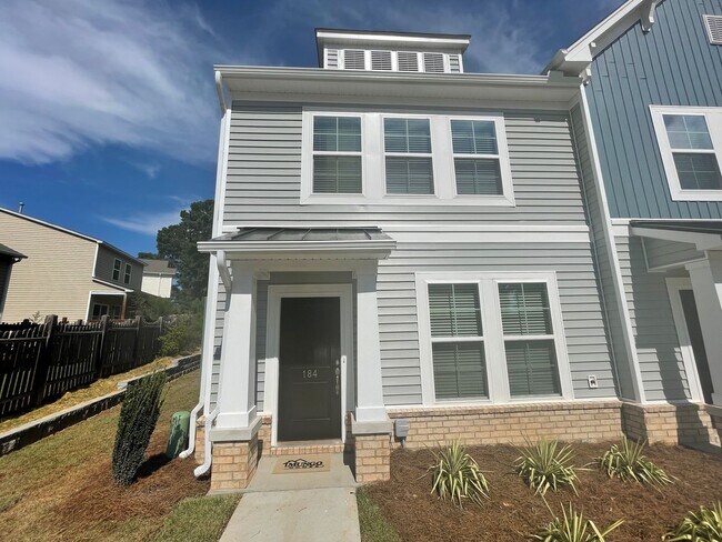 Building Photo - New 3 Bedroom Townhome!
