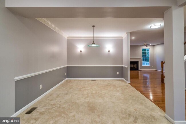Building Photo - 43619 Dunhill Cup Square