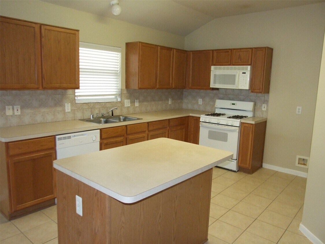 Primary Photo - 410 Cypresswood Haven