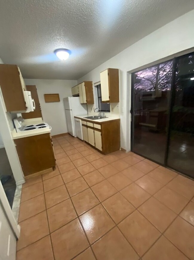 Foto del edificio - 2 Bed 1.5 Bath Townhome Washer Dyer Hookup...