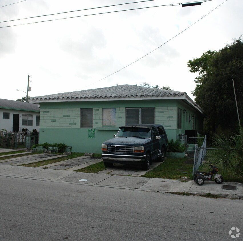 Building Photo - 50 NE 56th St