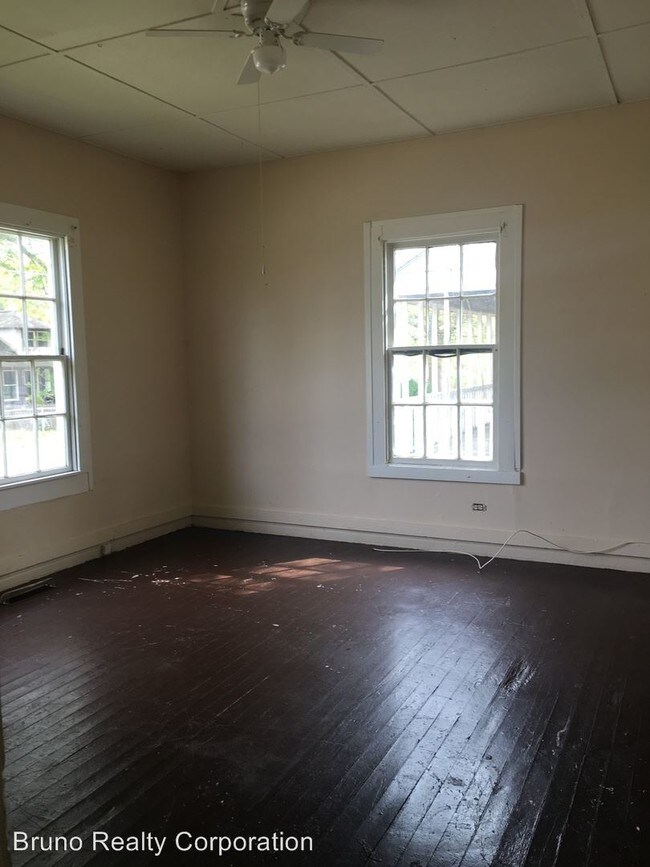 Building Photo - 2 br, 1 bath House - 70 Poplar St
