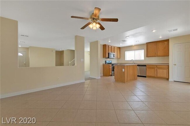 Building Photo - Silverado Ranch Single Family!!