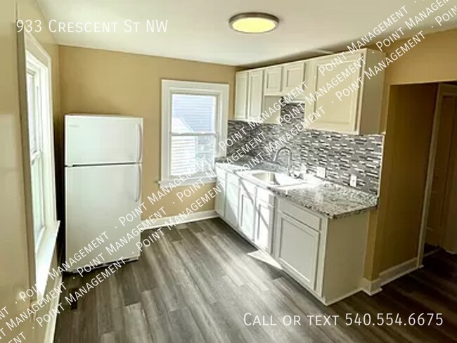 Building Photo - Newly Renovated 2 bed 1 bath