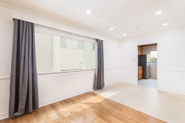 Foto del edificio - 1437 N Poinsettia Pl