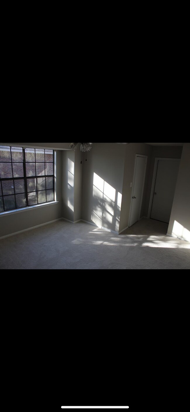 Building Photo - 915 W Tony St