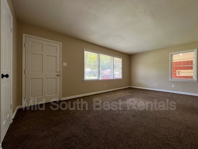 Building Photo - 3576 Hallbrook St