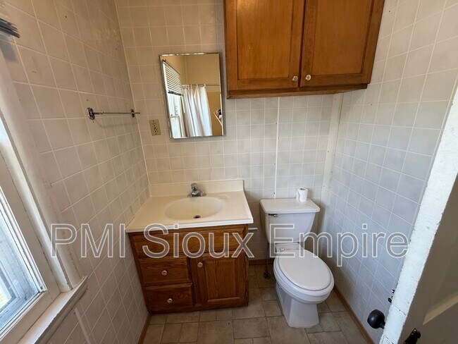 Foto del edificio - 734 W 10th St