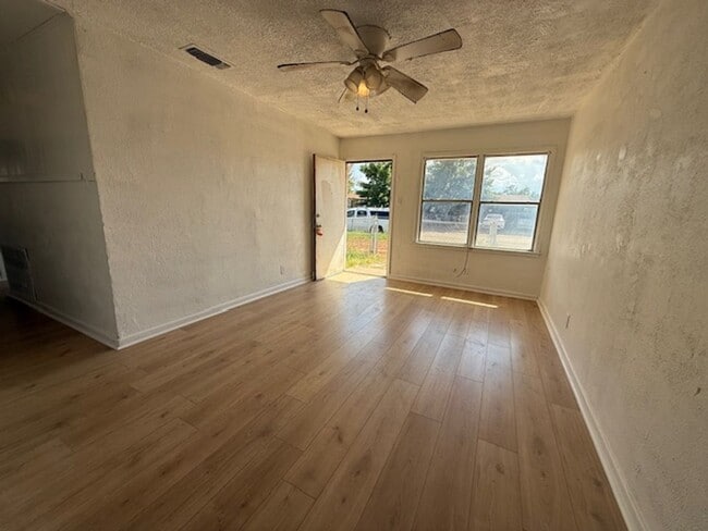 Building Photo - 5326 Questa Dr