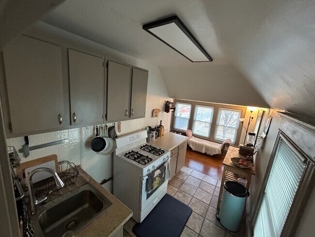 Cocina - 2226 N Dupont Ave N
