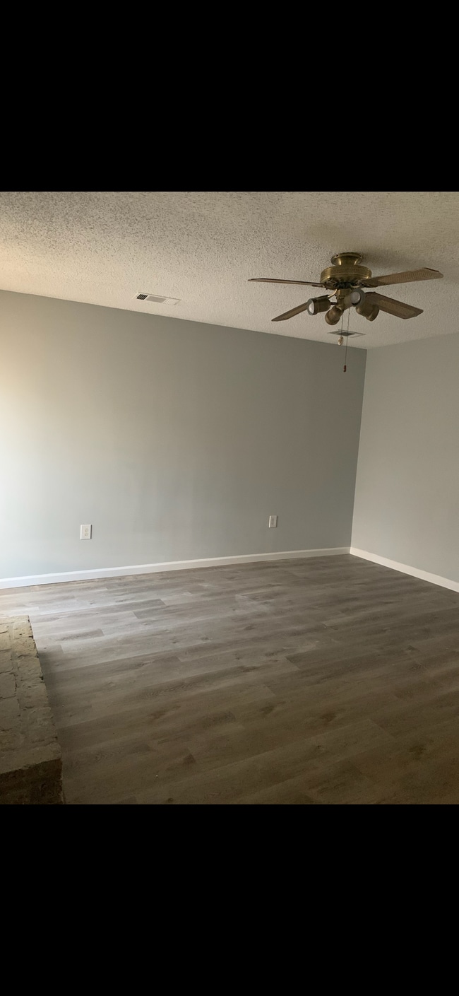 Building Photo - 7538 Beekman Dr
