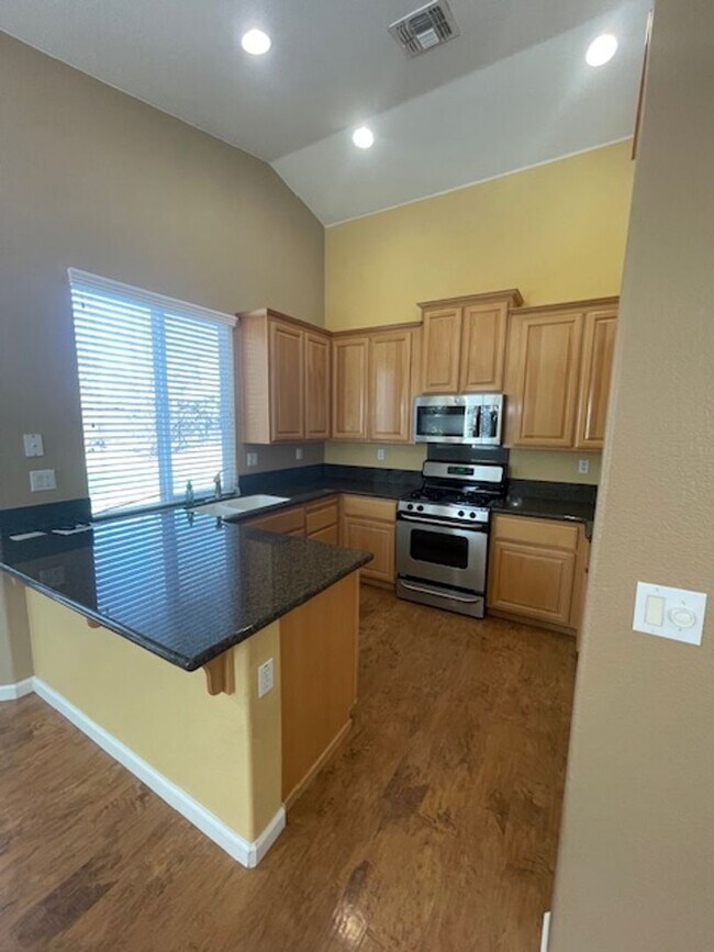 Foto del edificio - Desirable Folsom Property Near Russell Ranch Elementary School!