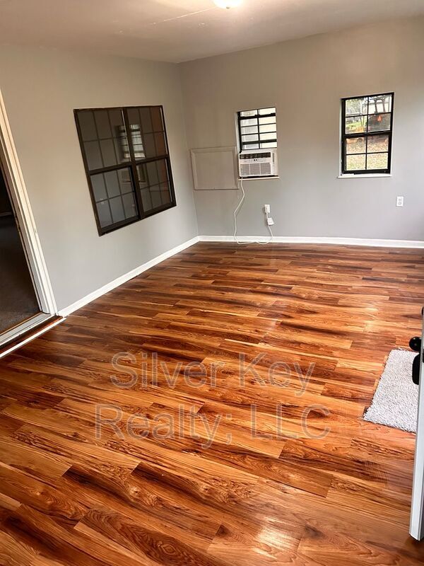 Foto del edificio - 106 Charlie Monroe Rd