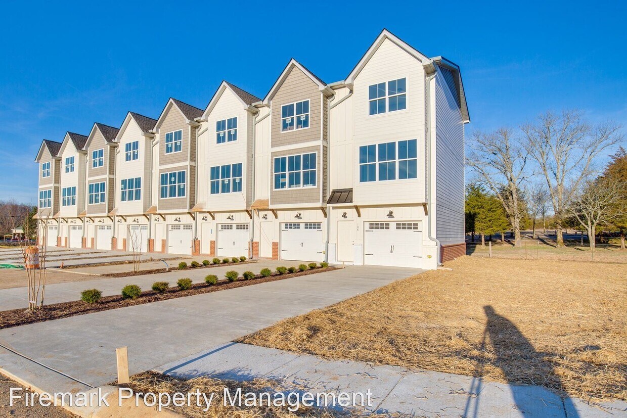 Foto principal - 2 br, 2.5 bath House - 206 Harper Landing