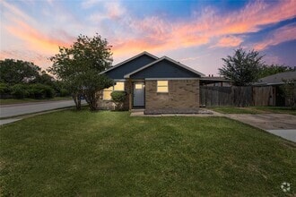 Building Photo - 4640 Orange Cir S