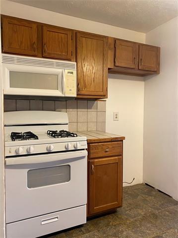 Building Photo - 1406 Westview Dr