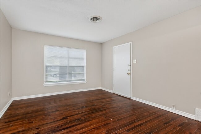 Building Photo - 10943 Desdemona Dr