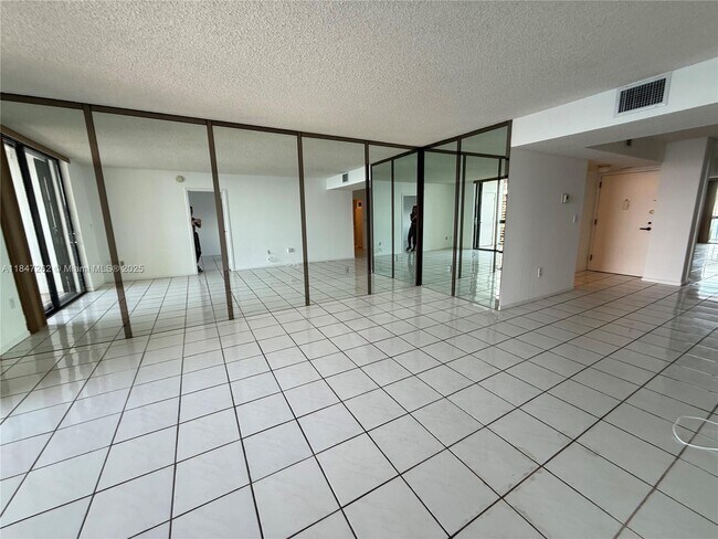 Foto del edificio - 2333 Brickell Ave