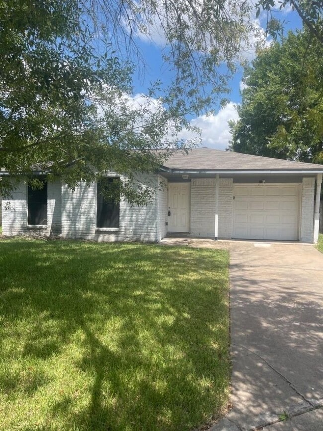 A spacious and move-in ready 3-bedroom, 1.... - A spacious and move-in ready 3-bedroom, 1.... House