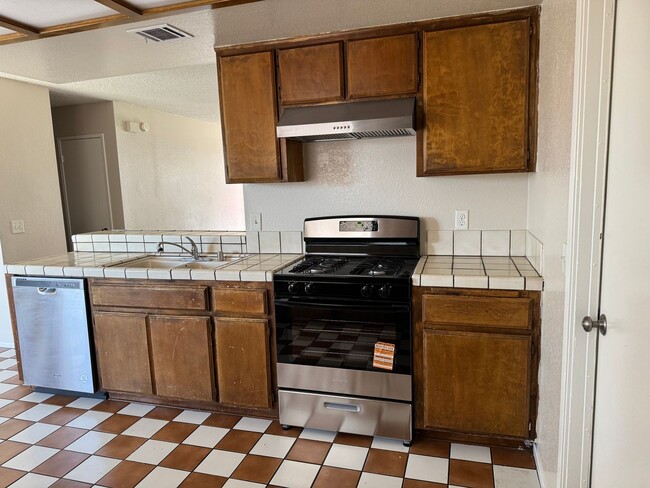Building Photo - Apple Valley- Four Plex- 2 Bedrooms, 2 Bat...