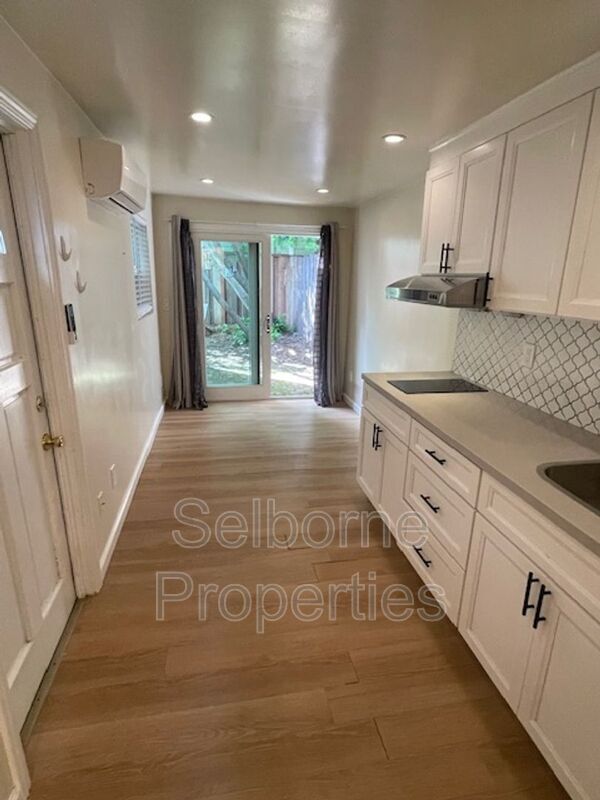 Foto del edificio - 4327B Essex Street