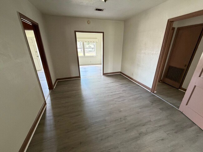 Foto del edificio - Charming 3 Bed, 1 Bath newly renovated home.