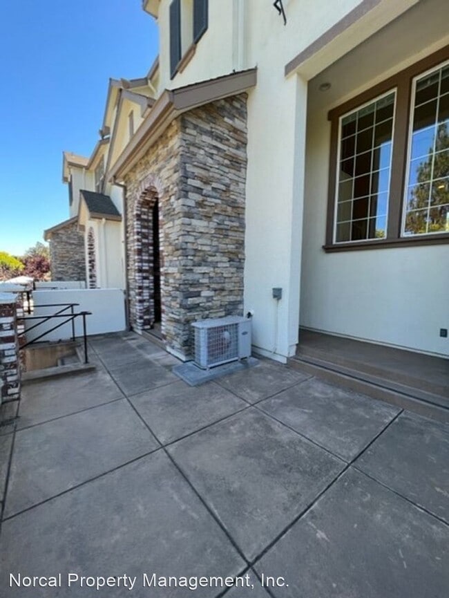 Building Photo - 3 br, 2.5 bath House - 573 MONTEGO TER