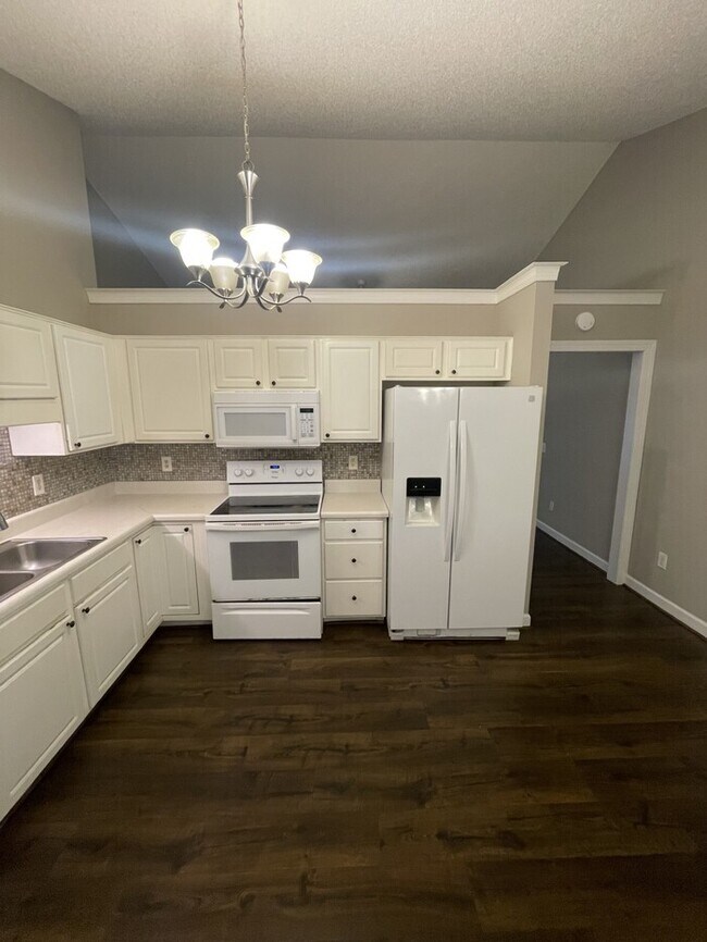 Foto del edificio - 3 bd 2 ba ranch in Wake Forest with a garage