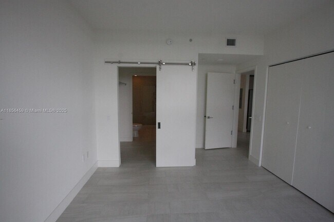 Building Photo - 2000 Metropica Wy