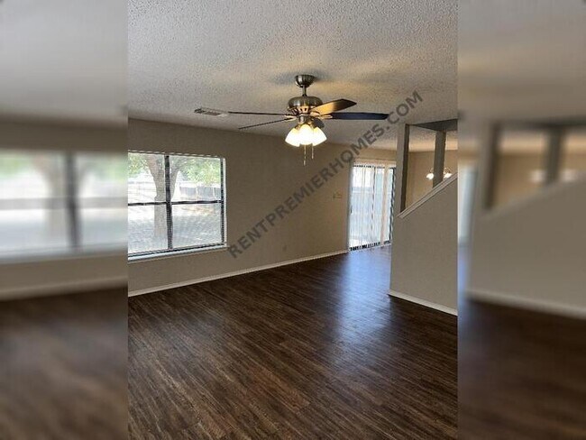 Foto del edificio - 6931 Waterfall Pass