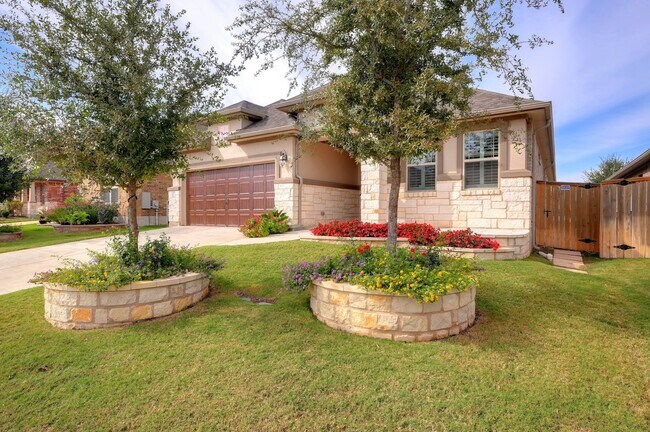 Foto del edificio - 170 Danbark Dr