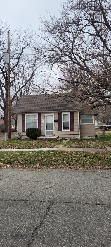 Primary Photo - 806 N Grand St