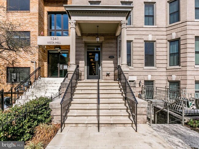 Foto del edificio - 1323 Clifton St NW