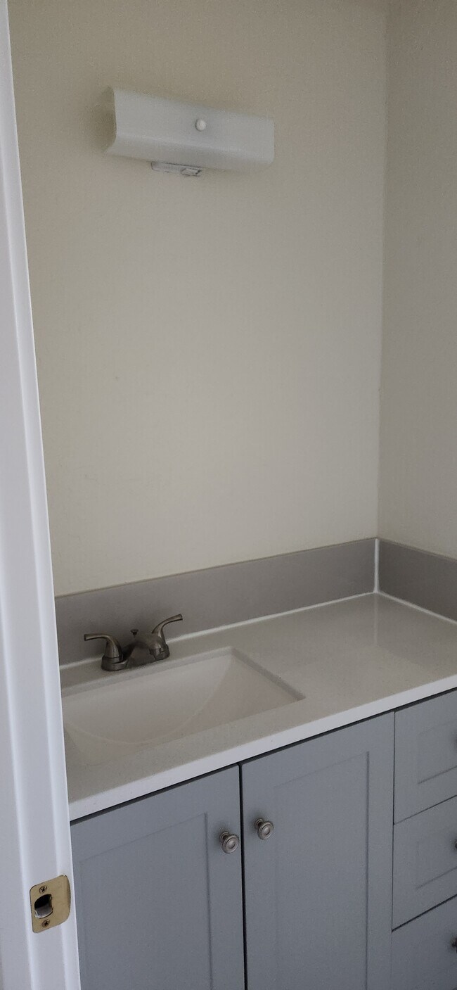 Foto del edificio - 800 Narregan St