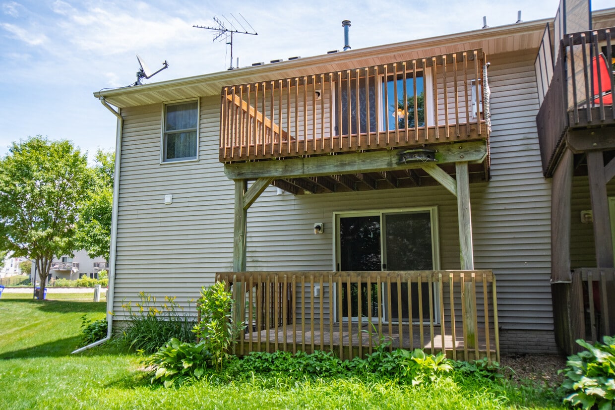 305 Parkview Ct, North Liberty, IA 52317 Townhome Rentals in North