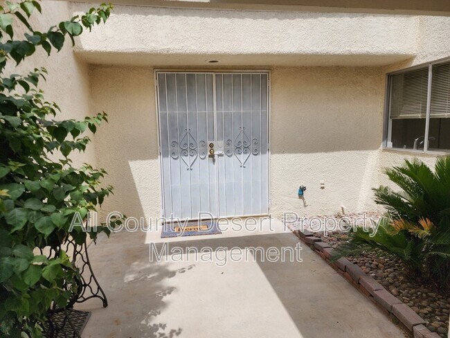 Building Photo - 1663 N Fairway Cir E