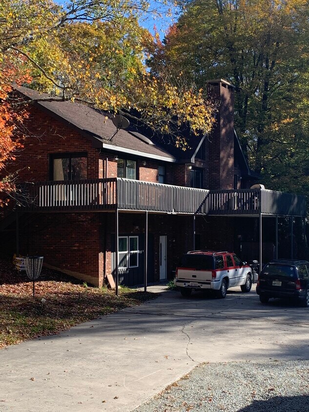 310 Hiview Dr Unit Lower B, Blowing Rock, NC 28605 Apartments in