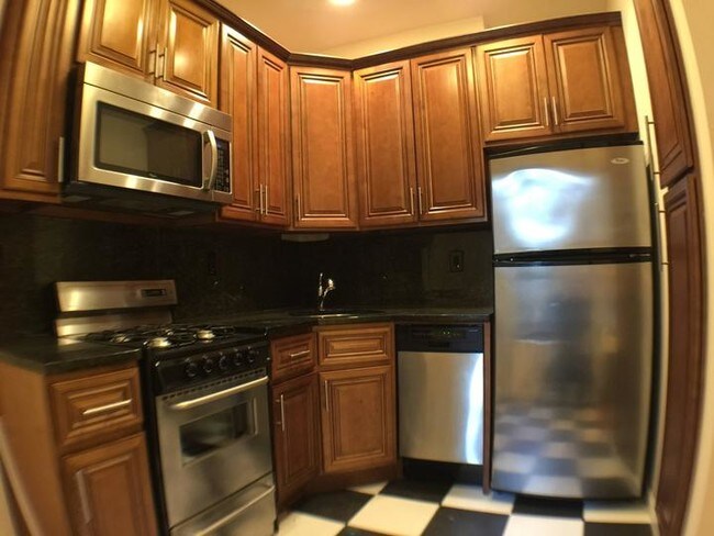 Building Photo - 343 E 39th St