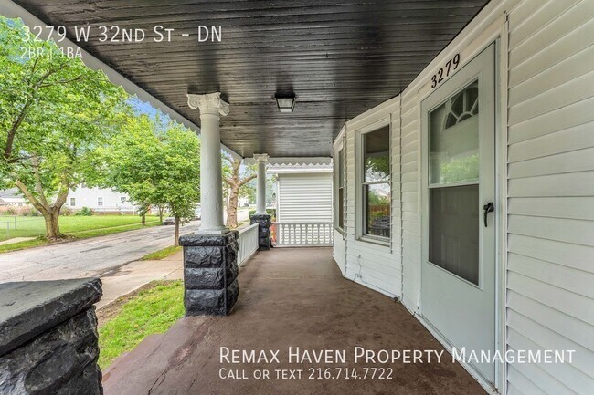 Building Photo - 3279 W 32nd St DN, Cleveland- Spacious 2 b...