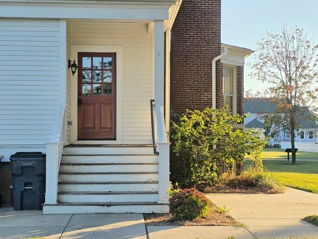 Building Photo - 1306 Officers Row