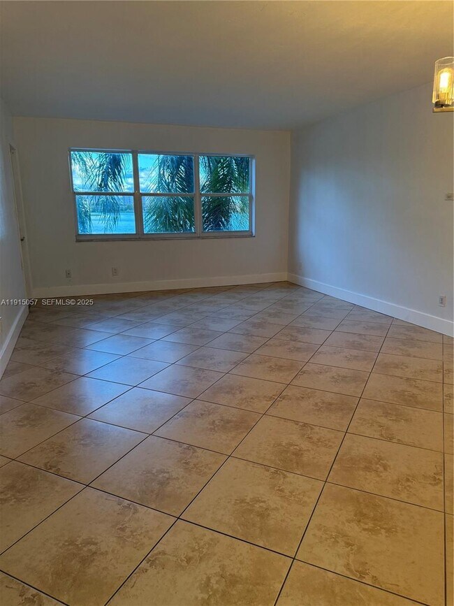 Foto del edificio - 18901 NE 14th Ave