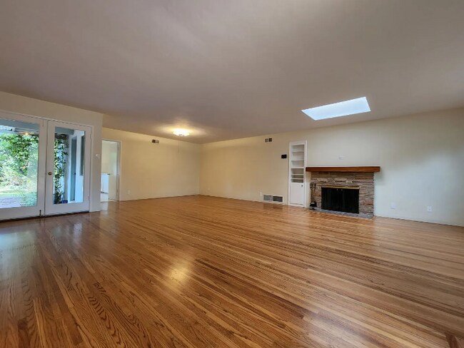 Foto del edificio - 4088 Laguna Way