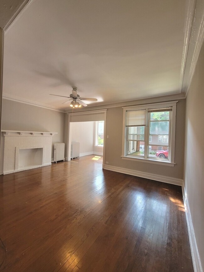 Foto del edificio - 6305 N Lakewood Ave