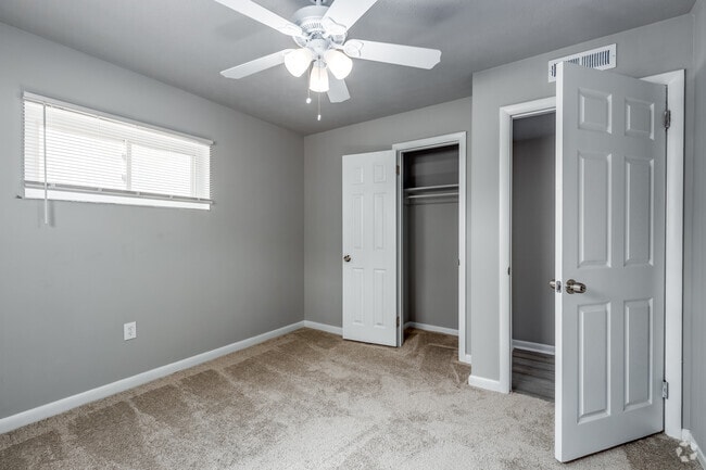 2BR, 1BA - 825SF Renovado - Blue Ridge Apartments