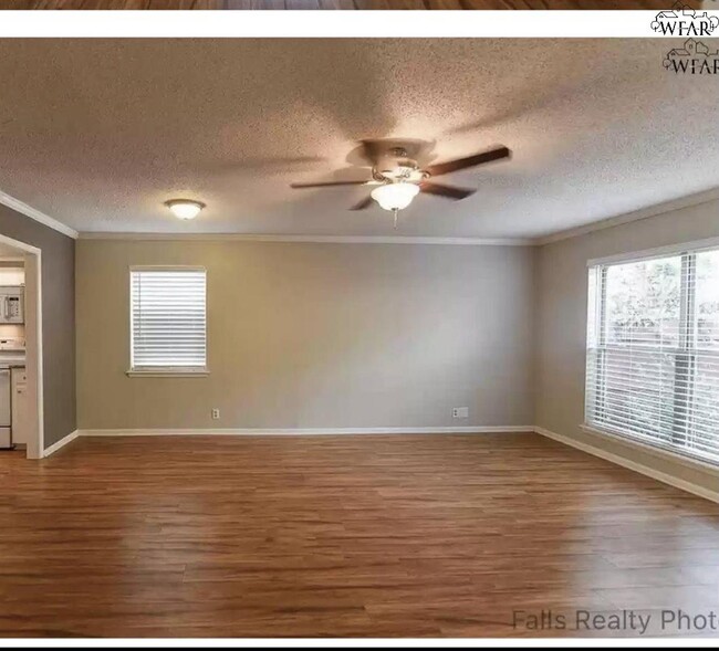 Building Photo - 3008 Barrywood Dr